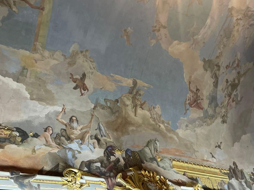 Madrid: Royal Palace tour - semi private or private - Semi-private vs private: which format fits your pace