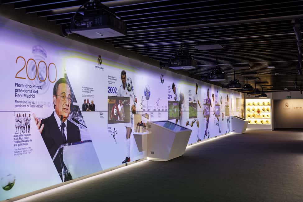 Madrid: Santiago Bernabéu Stadium Guided Tour - Photos, digital players, and the souvenir question