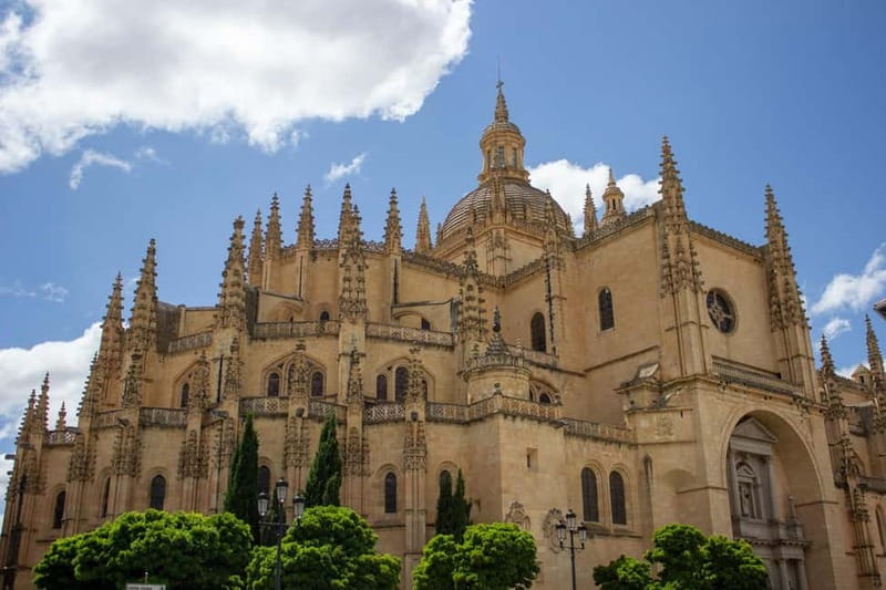 Madrid: Segovia & Ávila Full Day with Alcázar & Wall Tickets - Head to Ávila: the quick ride that sets you up for the walls