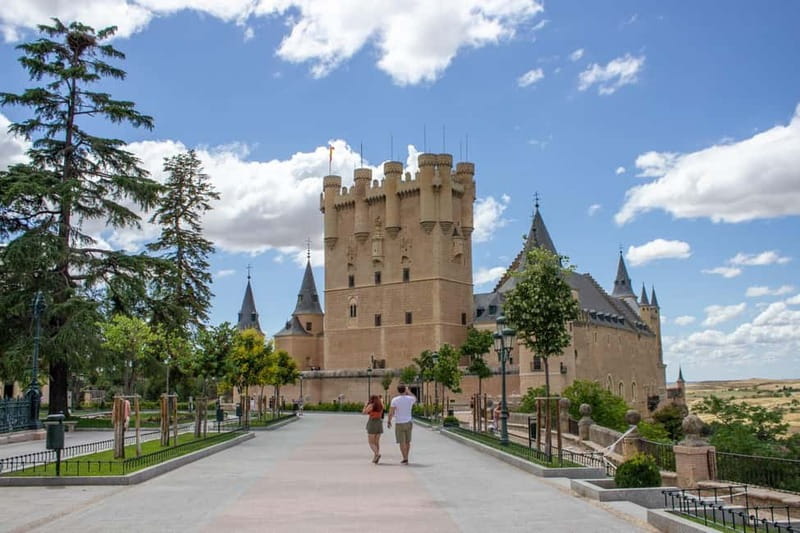 Madrid: Segovia & Ávila Full Day with Alcázar & Wall Tickets - How the day stays balanced despite being packed