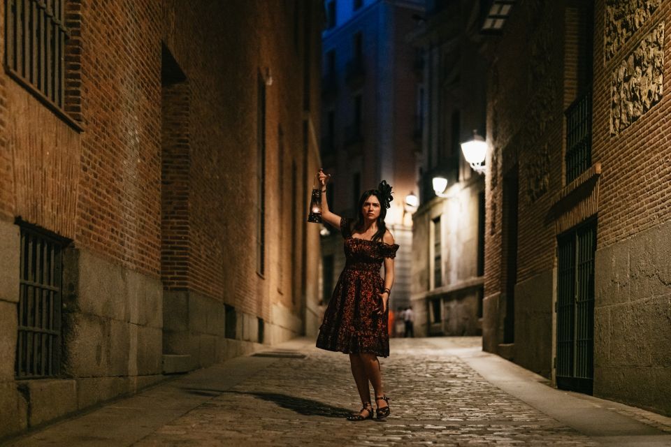 Madrid: Spanish Inquisition and Legends Evening Walking Tour - Lantern Light and Narrow Streets: Why the Atmosphere Matters