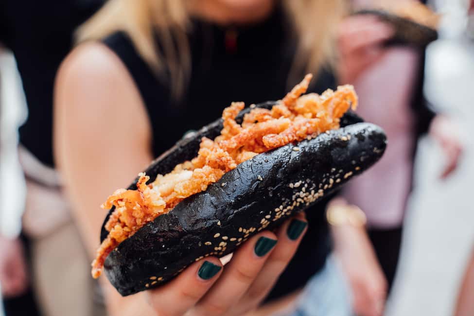 Madrid: Tapas Food Tour with Drinks and Food - Plaza de los Carros to La Latina streets: how the walk sets the mood