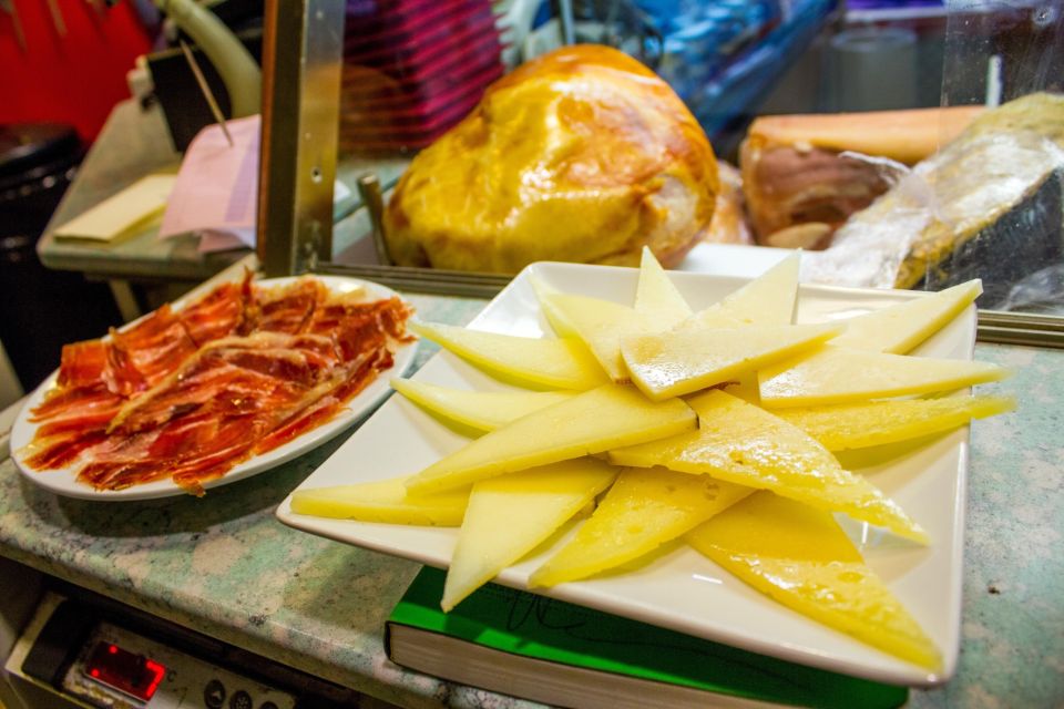 Madrid: Tapas & Wine Tasting Tour with Local Guide - Learning while you eat: how your guide connects tapas and wine