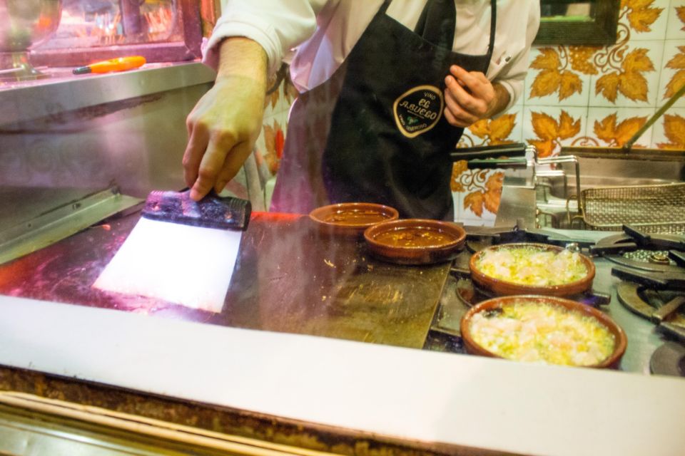 Madrid: Tapas & Wine Tasting Tour with Local Guide - El Madrid de los Austrias: a different mood, another bar personality