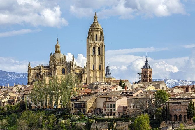 Madrid to Avila & Segovia: Full-Day Highlights Tour - Stop 2: Cathedral de Ávila (cathedral-fortress energy)