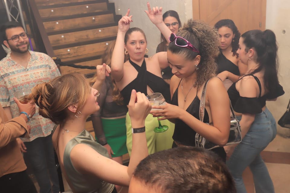 Madrid: Top Pub-Crawl with Drinks and Nightclub Entry - Stop 4: Las Letras Quarter and the Turn Toward Dancing
