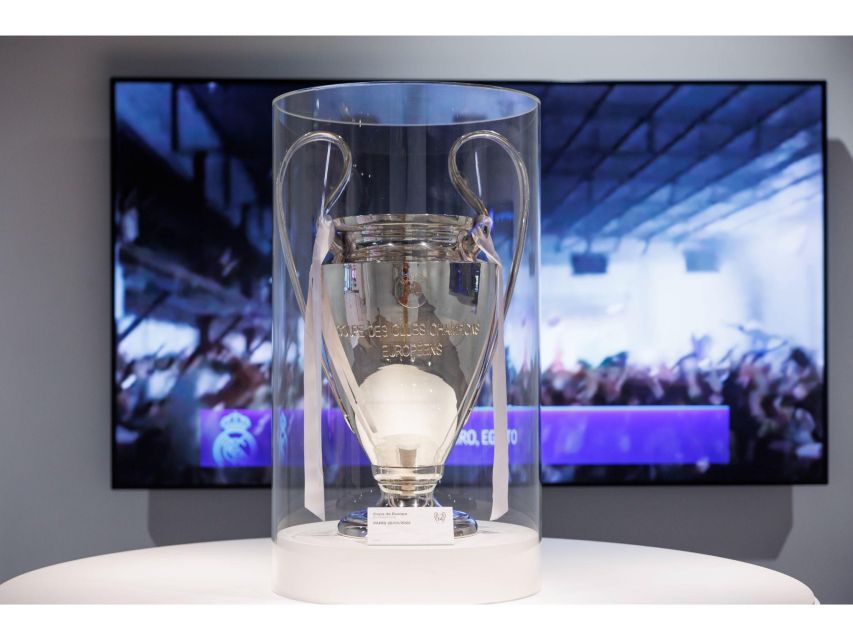 Madrid: Tour Bernabéu Entry Ticket - Changing rooms and dugouts: The game-day feeling, when open