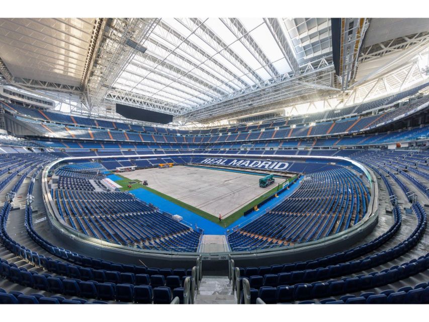 Madrid: Tour Bernabéu Entry Ticket - The photo moment: Optional professional souvenir + plenty of your own shots