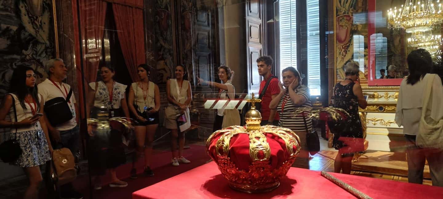 Madrid: Visit to the Royal Palace & Walking Tour of the City - Headphones and pacing: how to get the best listening experience