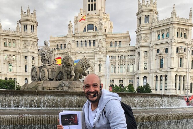 Madrid Walking Tour from Puerta del Sol to Retiro Park - Edificio Metropolis: The Most Photographed Building Moment