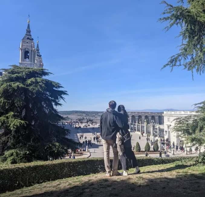 Madrid: Welcome to Madrid Guided Walking Tour - Stop-by-stop flow: what the 2.5 hours feels like