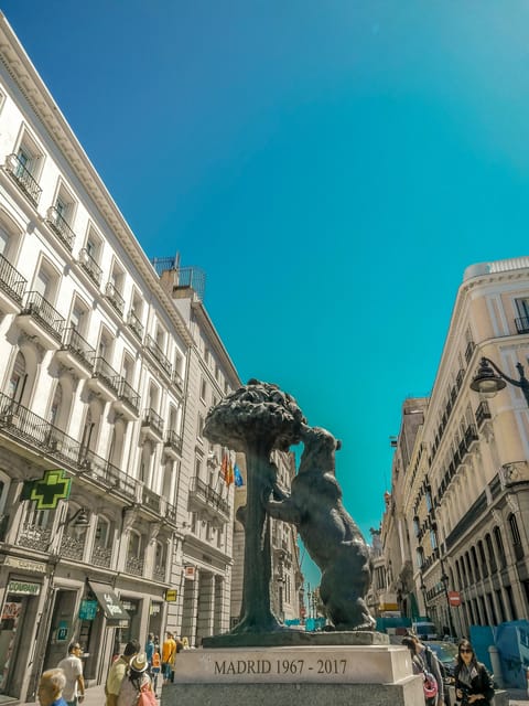 Madrid: Welcome to Madrid Guided Walking Tour in English - Getting started at Opera Metro and finding your yellow umbrella