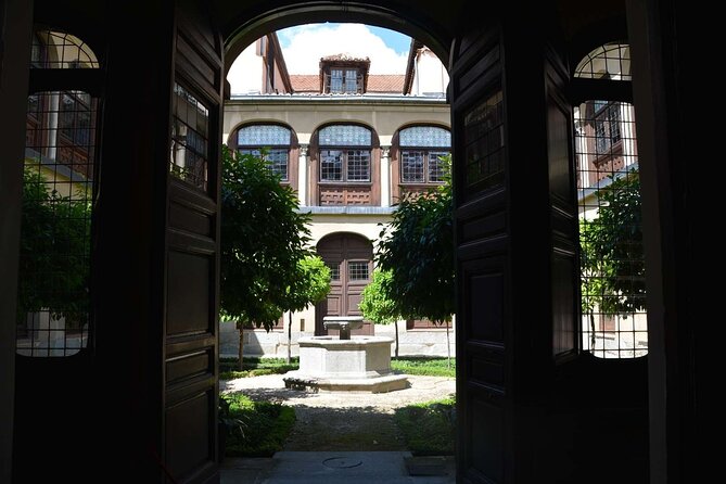 Monastery Royal Barefoot Visit with entrance without waiting for queues - Tapestries and the Upper Cloister Chapels: Where Expectations Can Go Two Ways