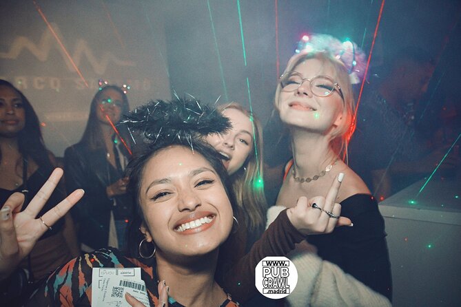 Pub Crawl Madrid by Mad Party Crew - Meeting point and movement: how to keep the night easy