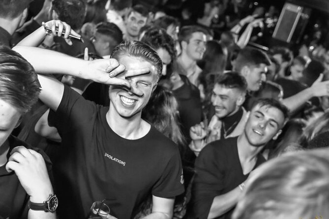 Pub Crawl Madrid by Mad Party Crew - The social payoff: meeting new people without awkward effort