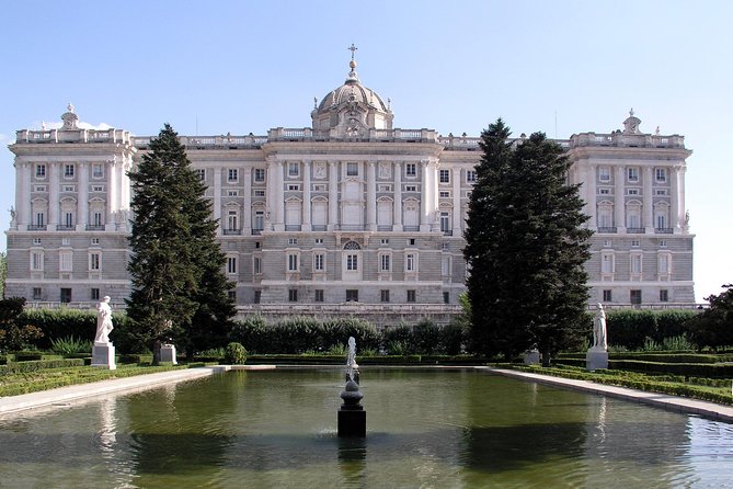 Royal Palace Guided Tour Small Group with Tickets - Where the tour begins: Naturanda at Plaza de España