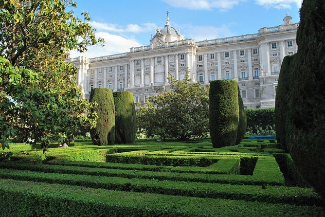 Royal Palace Guided Tour Small Group with Tickets - How long it takes (and how to pace yourself)