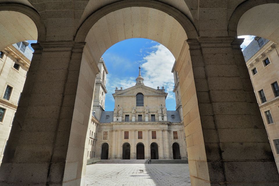 San Lorenzo de El Escorial: Monastery and Site Guided Tour - The Battle Hall and the message of power