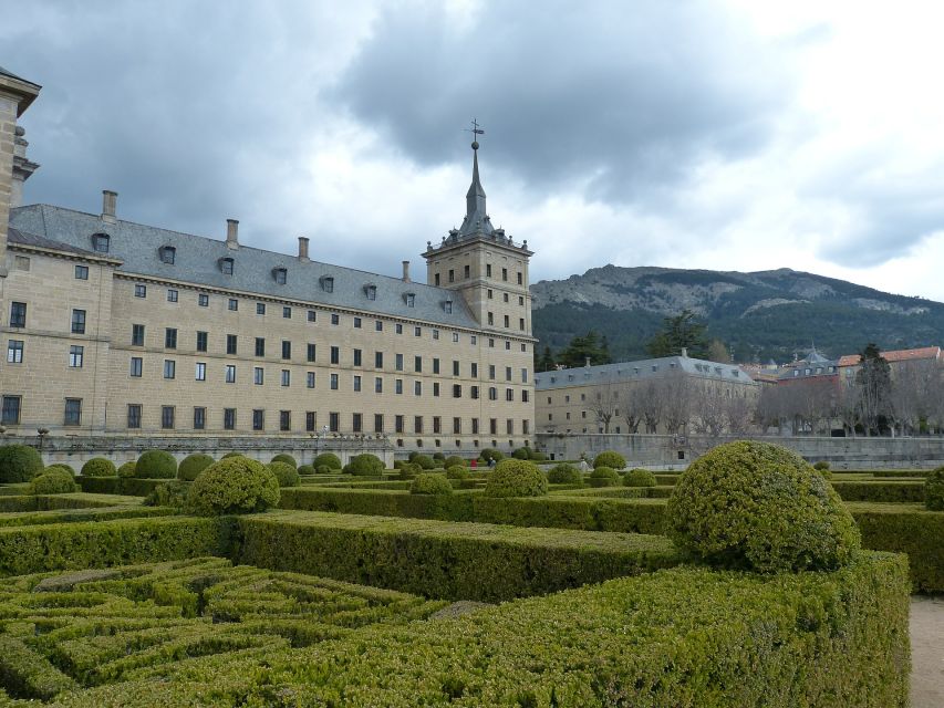 San Lorenzo de El Escorial: Monastery and Site Guided Tour - The monastery’s “grill” plan and how the tour flows