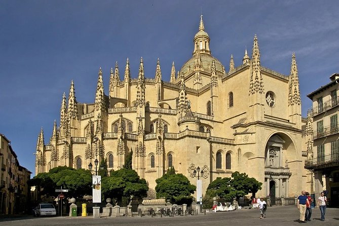 Segovia, Avila & Toledo: Small Group Guided Tour from Madrid - Ávila’s walls: the fortress feeling you can actually walk into