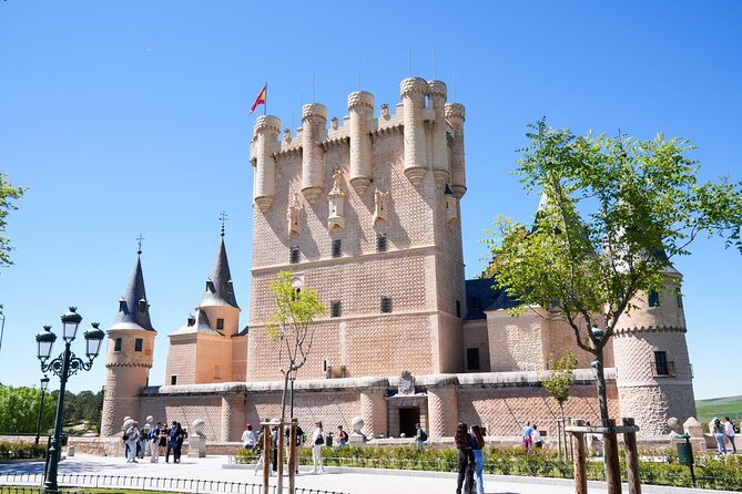 Segovia Tour with Cathedral and Alcazar from Madrid - Cathedral de Segovia: Guided Interior, Then Your Own Pace