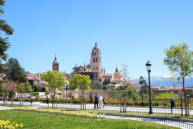Segovia Tour with Cathedral and Alcazar from Madrid - Bilingual Guidance and the Radio System: How to Make It Work for You