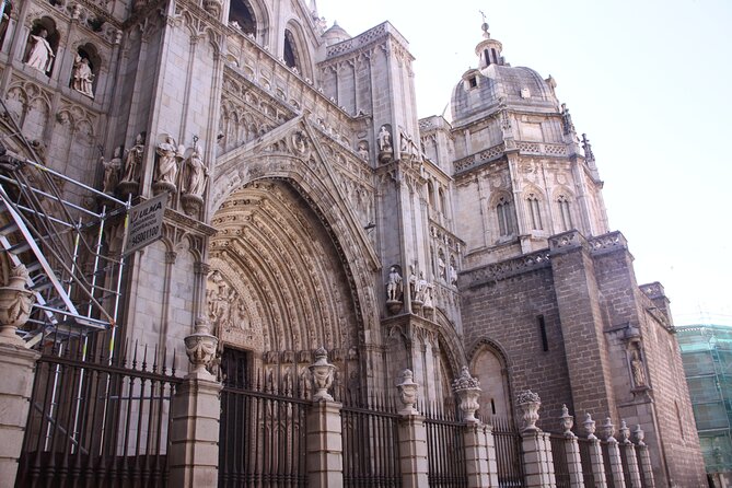 Toledo Half Day Tour with Cathedral, St Tome Church & Synagoge - Santa María la Blanca synagogue: how a building changes faiths