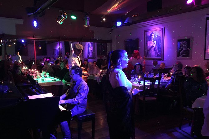 Zarzuela Opera and Dinner at La Castafiore Restaurant in Madrid - The dining rhythm: how the show ties into the courses